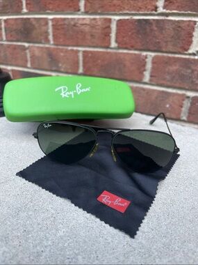 Ray-Ban Black Aviator Sunglasses with Case